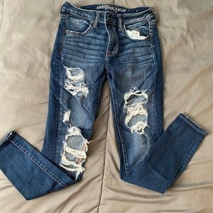 AMERICAN EAGLE DESTROYED JEANS